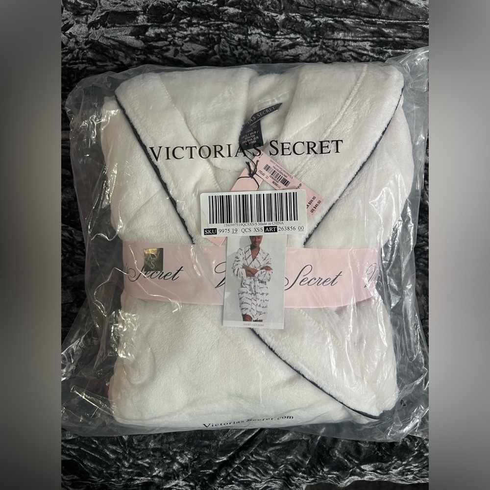 NEW Victoria Secret White Short Cozy Robe XS/S
